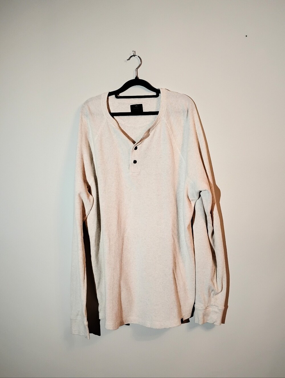 Wind River Men's Long-Sleeve Henley Shirt in Light Beige/Off White Waffle Weave